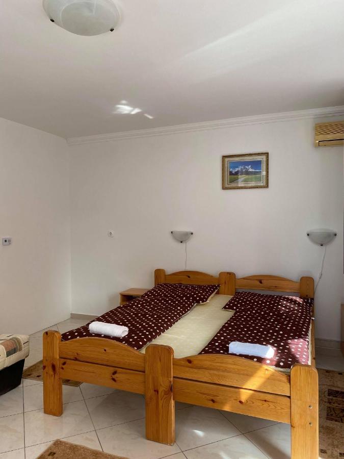 Birta Apartman Hajduszoboszlo Exterior photo