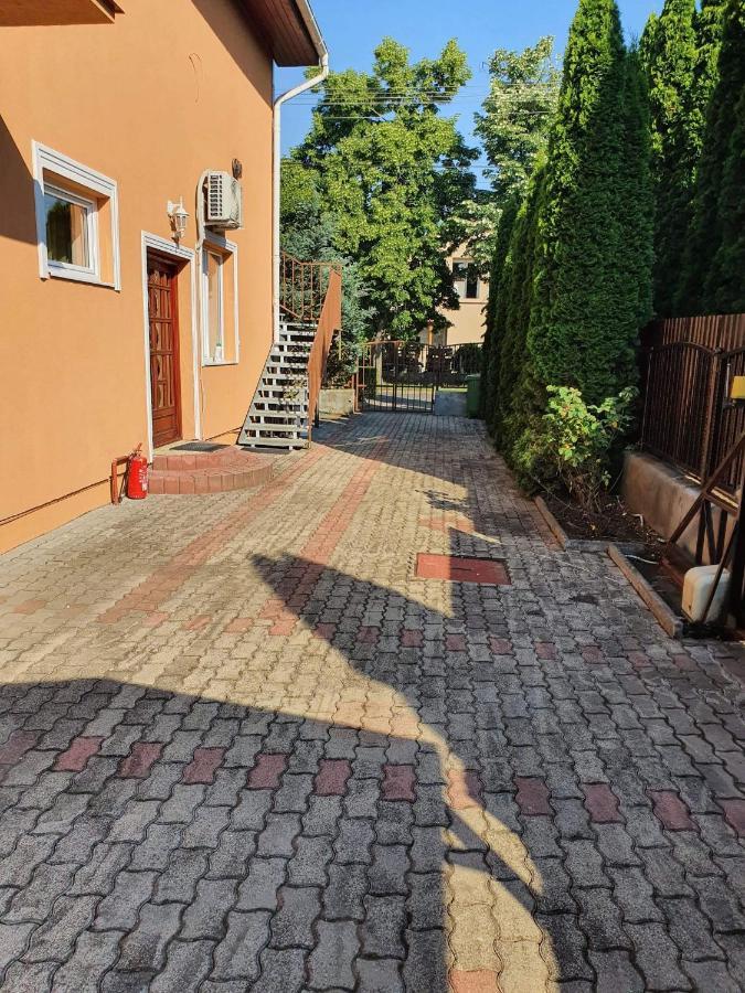 Birta Apartman Hajduszoboszlo Exterior photo