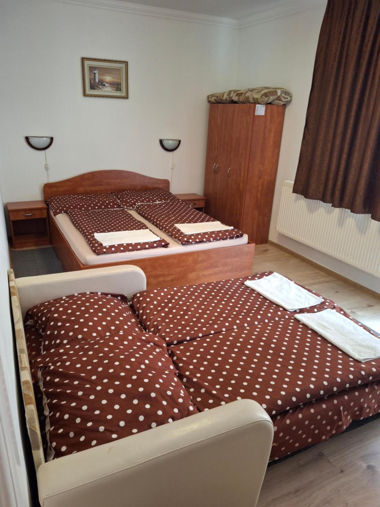 Birta Apartman Hajduszoboszlo Exterior photo
